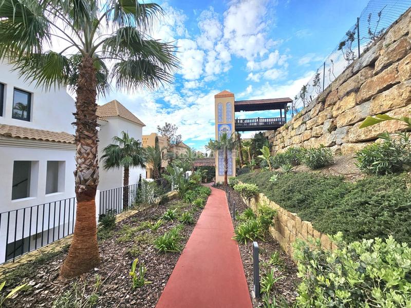 Foto c2e0af3f-af6d-46d6-99ca-86e66f35afda. Piso apartamento moderno, concepto abierto, de lujo, con gran terraza y jardín privado, espectaculares vistas al mar en Benalmádena