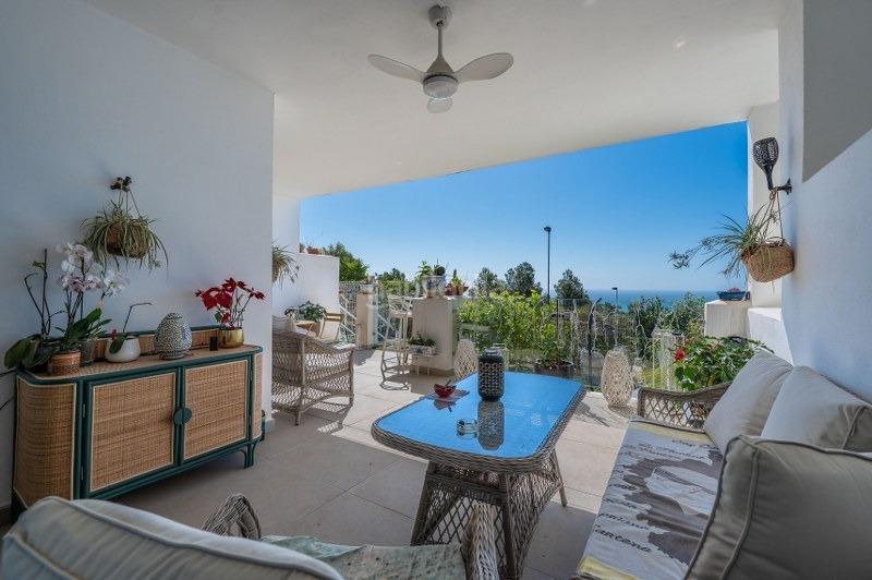 Foto 2e79aa0a-fffe-4538-afa6-cc50e2766589. Piso apartamento con magníficas vistas, aerotermia, suelos radiantes, terraza y jardínrivado en Benalmádena