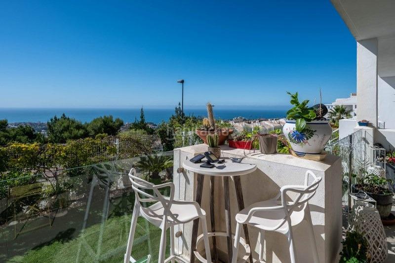 Foto 47ea6bbd-ee8f-44bd-b0d4-97e91cce227d. Piso apartamento con magníficas vistas, aerotermia, suelos radiantes, terraza y jardínrivado en Benalmádena