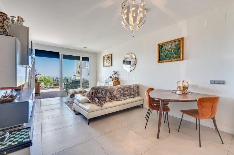 Foto cb5b39a9-bb00-423a-b872-c04b1ccc76b5. Piso apartamento con magníficas vistas, aerotermia, suelos radiantes, terraza y jardínrivado en Benalmádena