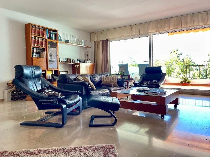 Foto 0c5c68e7-5453-4bf3-899b-4834b1ef9d1e. Piso  amplisimo con vistas, en una urbanizacion de mucho prestigio en torrequebrada en Benalmádena