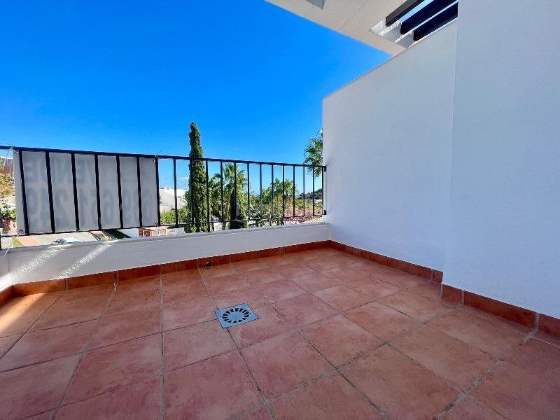 Foto 11290af4-5954-49eb-a3d8-6189a6008d34. Piso  amplisimo con vistas, en una urbanizacion de mucho prestigio en torrequebrada en Benalmádena