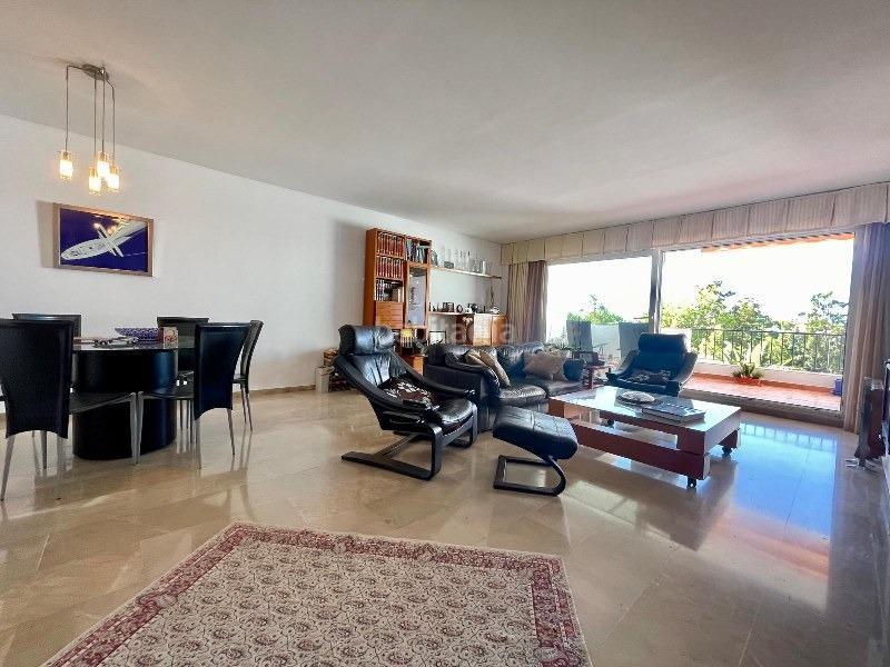 Foto 247b1ee7-0655-4232-b7b7-7e31825f9e91. Piso  amplisimo con vistas, en una urbanizacion de mucho prestigio en torrequebrada en Benalmádena
