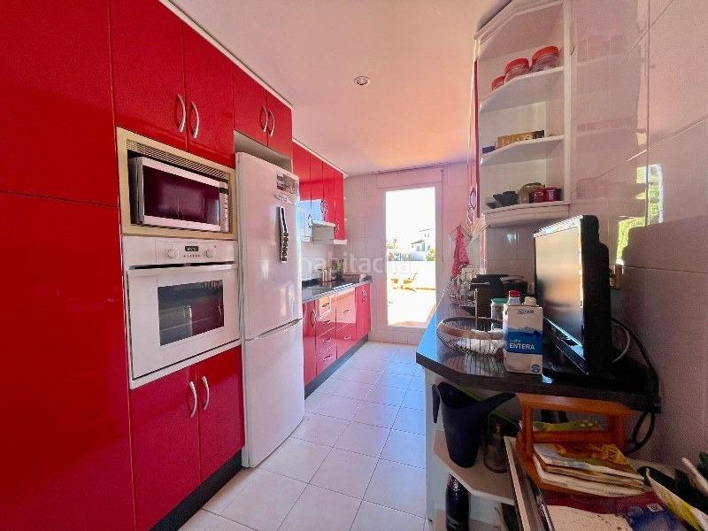 Foto 37f71a55-1c1f-4bda-80c5-c2e36ea38680. Piso  amplisimo con vistas, en una urbanizacion de mucho prestigio en torrequebrada en Benalmádena