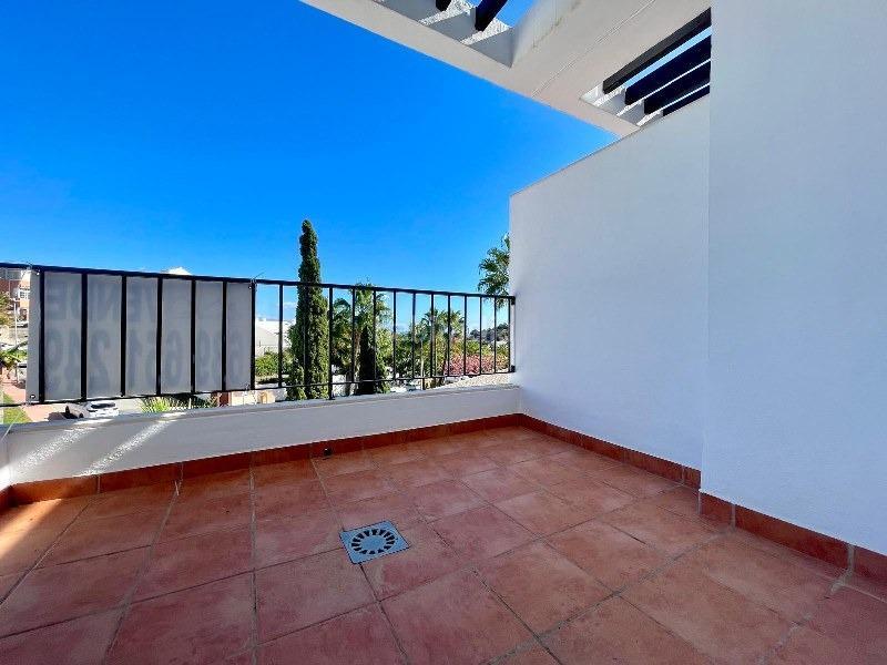 Foto 4a95e393-a487-4bf0-97a2-63354e823b7b. Piso  amplisimo con vistas, en una urbanizacion de mucho prestigio en torrequebrada en Benalmádena