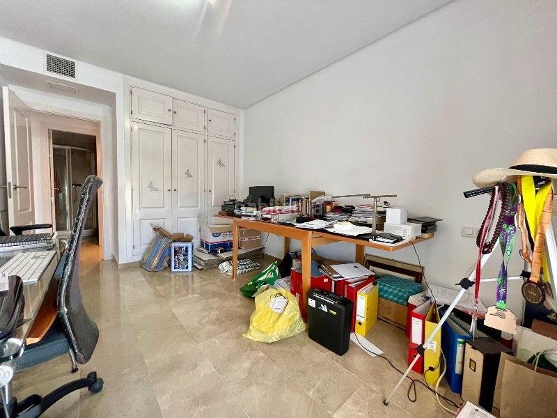 Foto 562b67c7-d39b-4948-822f-55e6d7ee0bc9. Piso  amplisimo con vistas, en una urbanizacion de mucho prestigio en torrequebrada en Benalmádena