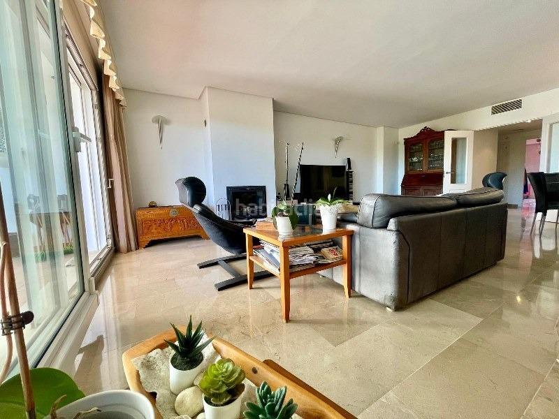 Foto 8ed8dd10-86c0-4a02-97d5-e302b6eba10b. Piso  amplisimo con vistas, en una urbanizacion de mucho prestigio en torrequebrada en Benalmádena