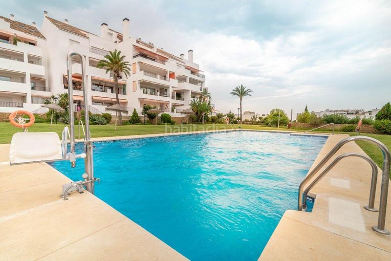 Foto fdda7891-35ab-403f-9fdf-010872f1b273. Piso  amplisimo con vistas, en una urbanizacion de mucho prestigio en torrequebrada en Benalmádena