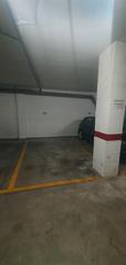 Aparcament cotxe  Calle leonor lópez de castro. Amplio garaje junto a carrefour sierra