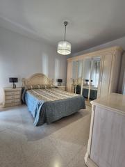 Casa adossada  Calle isabel ii. Amplia casa adosada en regina