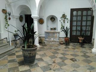 Casa a Arcos de la Frontera. Venta caserio en arcos de la frontera, zona casco antiguo