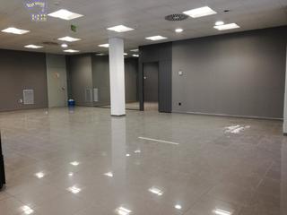 Lloguer Local Comercial a Arcos de la Frontera. Gran local comercial en buena zona