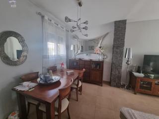 Casa a Arcos de la Frontera. Unifamiliar zona portichuelo con garaje cerrado y habitación