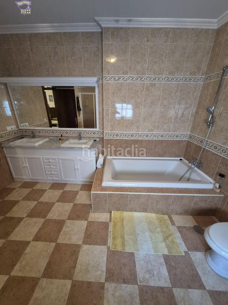Foto fb57a1e9-8082-4f71-97bc-62935b1c01ca. Casa amb aparcament a Arcos de la Frontera