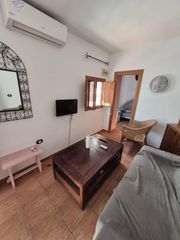 Haus in Arcos de la Frontera. Se vende casa en patio de vecinos en zona casco antiguo