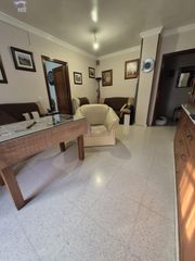 Etagenwohnung in Arcos de la Frontera. Se vende piso vpo en el barrio bajo