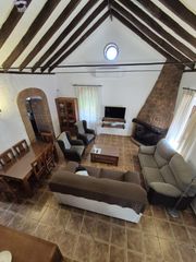 Casa a Arcos de la Frontera. Se vende casa con piscina en zona de la perdiz