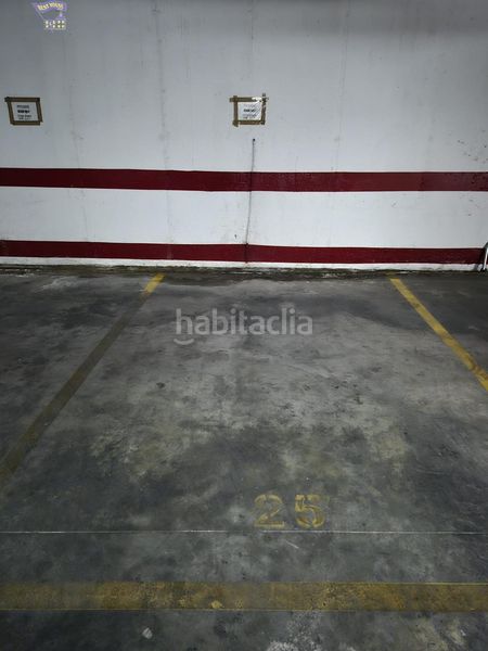 Foto b2acacd5-f4bd-4f8a-8cc8-e83856ec3319. Aparcament cotxe a Arcos de la Frontera