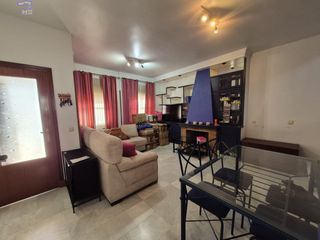Reihenhaus in Arcos de la Frontera. Se vende adosado en zona del santiscal