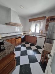 Chalet in Espera. Se vende chalet con terreno en espera