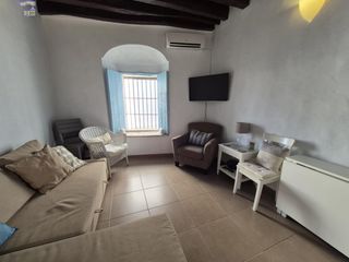Casa a Arcos de la Frontera. Se vende casa en patio de vecinos zona casco antiguo