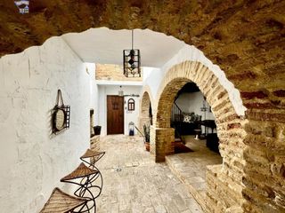 Casa a Arcos de la Frontera. Se vende 2 propiedades  en el casco antiguo de arcos