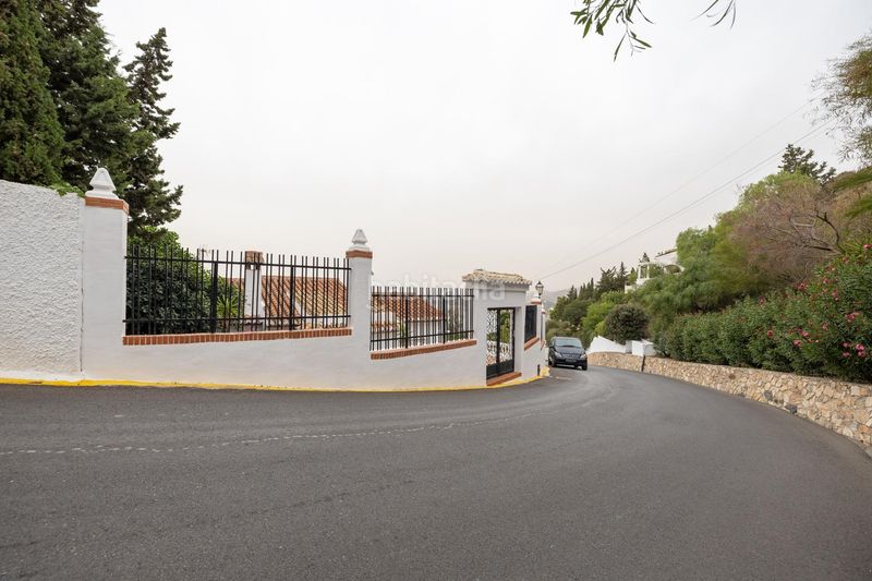 Foto be7a8a98-1227-4704-a33e-4ee263de07e0. Casa amb aparcament a Monte los Almendros - El Pargo - Costa Aguilera Salobreña