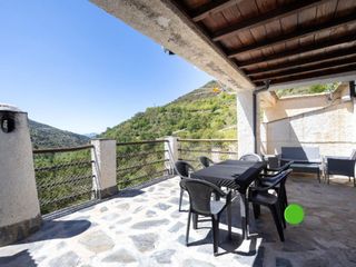 Flat in Trevélez. Apartamento rural con espectacular terraza y jacuzzi con vistas