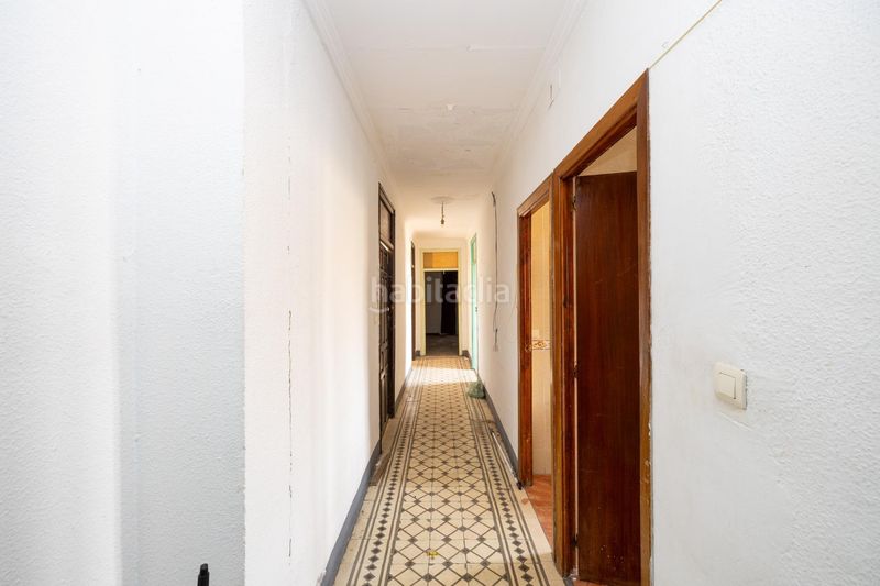 Foto cc7754c0-1af8-4db5-8c21-b61eb9e4c8a8. Edifici a San Ildefonso Granada