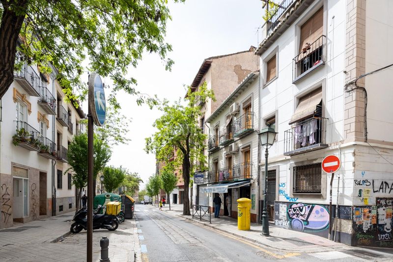 Foto d5b2f12a-15f2-4d5f-9aac-7b6b89b862c1. Edifici a San Ildefonso Granada