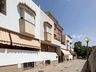Maison à Cervantes. Espectacular casa adosada de 241 m2 con 4 dormitorios, garaje, s