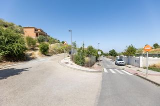 Wohngrundstück in Calle güevéjar 14. Parcela urbana en los altos de la zubia