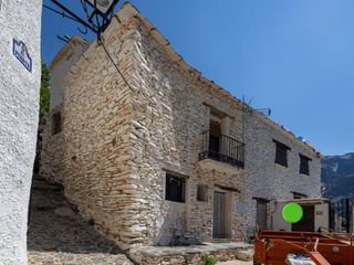 Haus in Trevélez. Acogedora casa de dos dormitorios en un entorno tranquilo en bar