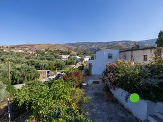 Casa a Órgiva. Encantadora casa en órgiva con amplios espacios y naturaleza