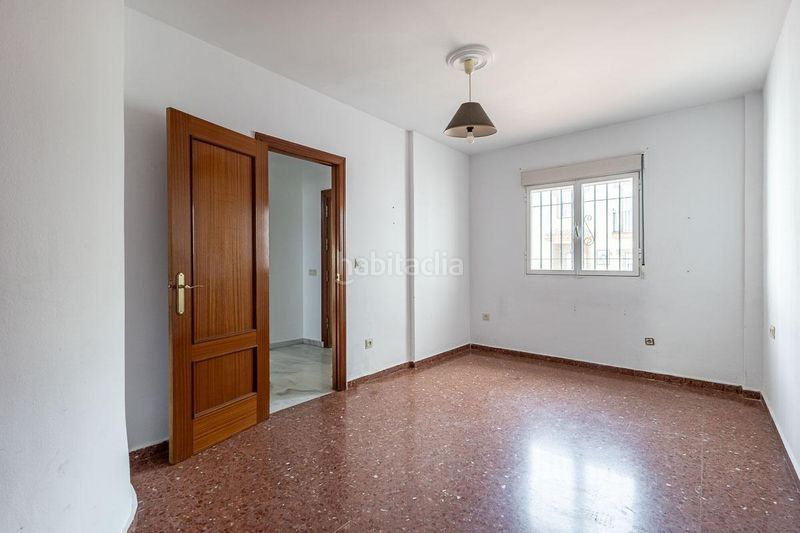 Foto 5e76e8c2-8021-4561-b4df-741c89a3a0d9. Casa adossada amb aparcament a Huétor Vega