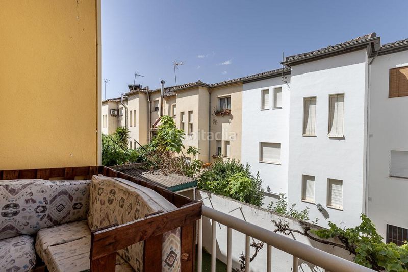 Foto aa2f0864-9b3c-4a31-b2e3-d11ae27653a4. Casa adossada amb aparcament a Huétor Vega