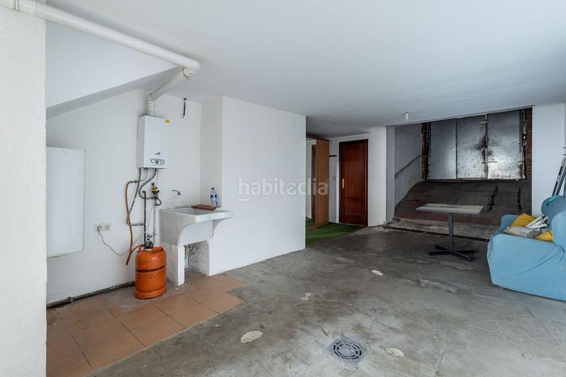 Foto ae21666f-7ac4-41ad-bf8d-65f46d279b44. Casa adossada amb aparcament a Huétor Vega