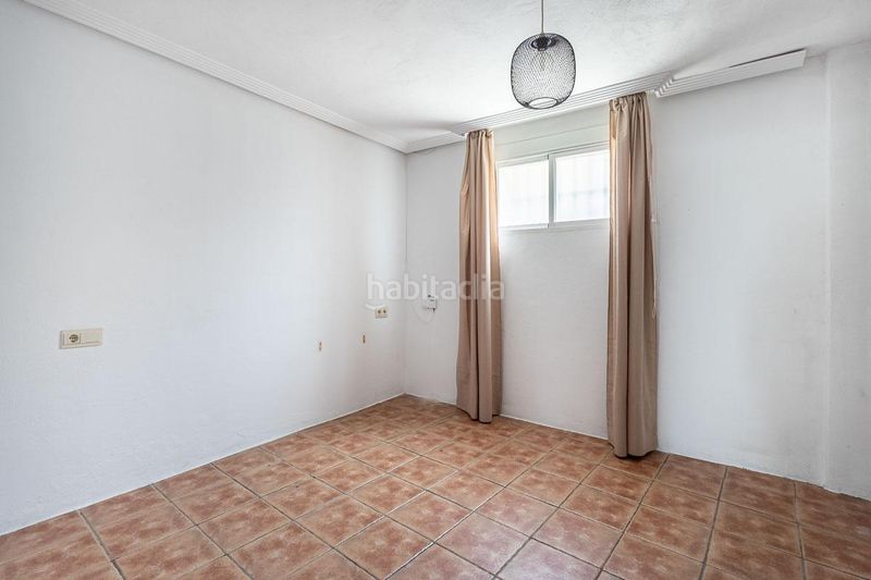 Foto bd1654fc-d3cb-4c8e-a21f-8b4674e5361e. Casa adossada amb aparcament a Huétor Vega
