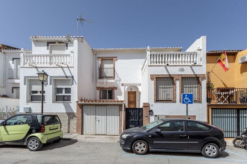 Foto ca2f5f77-48a3-4be9-9589-538391d88742. Casa adossada amb aparcament a Huétor Vega