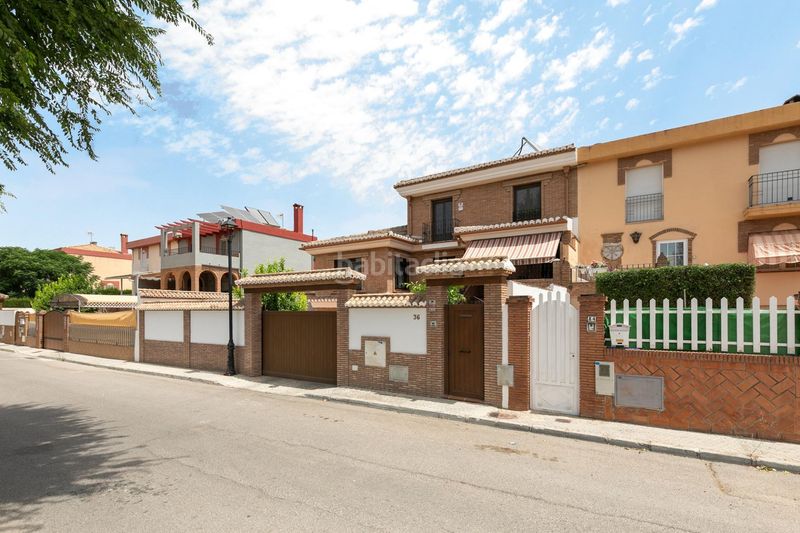 Foto a2a95919-5af8-4a82-a4db-2e83093d2a5e. Casa aparellada amb aparcament piscina a Ogíjares