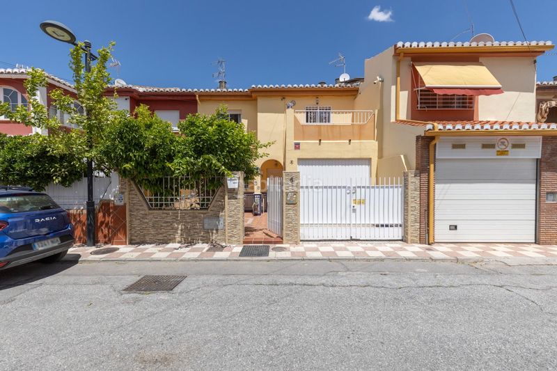 Foto e2d574bd-b07e-45ba-8b19-96524ede9e47. Casa adossada amb calefacció aparcament a Avda. De los Ogíjares Armilla