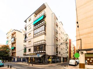 Flat in Plaza de Toros. Increíble piso exterior de 3 dormitorios y reformado!