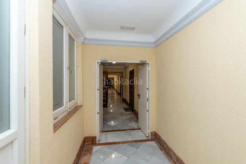 Foto 3a3f7c3d-bda1-42f6-a4b0-c293416e22a0. Oficina  totalmente reformada en angel ganivet venta o alquiler en Granada