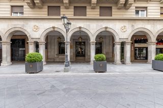 Büro in San Matías - Realejo. Oficina totalmente reformada en venta en ángel ganivet  granada