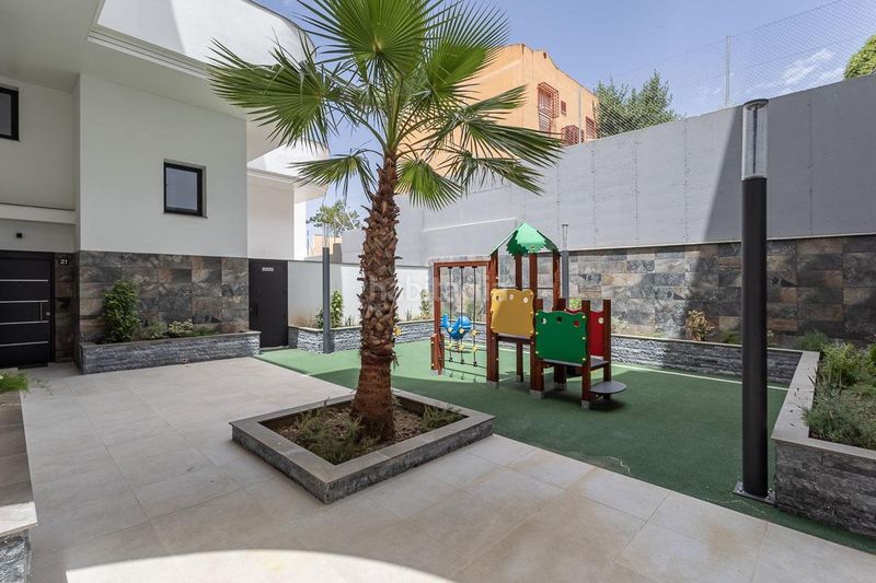 Foto ead4bac9-7e3f-4dbf-a33b-f90d4b21492e. Estudio  de reciente construcción con piscina, garaje y zonas comunes en Granada