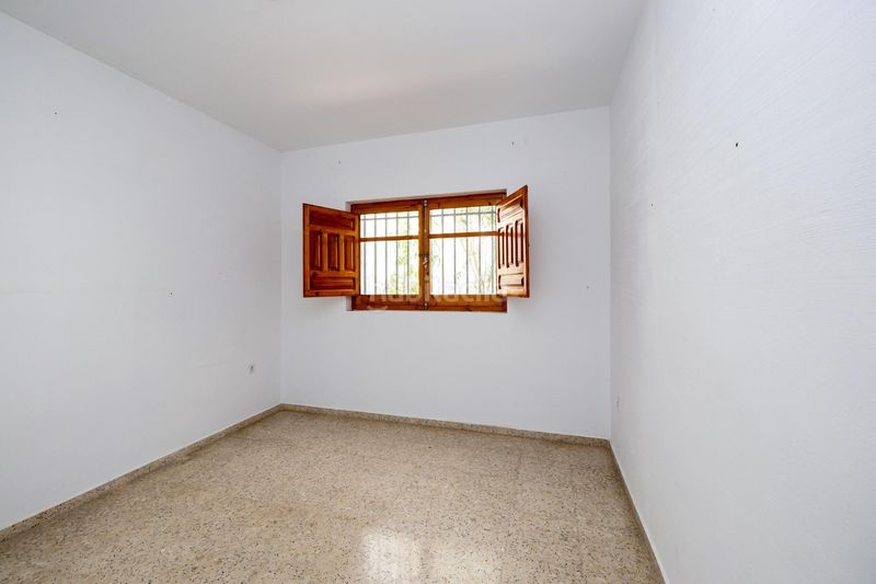 Foto 27aa37c8-e8bc-41ff-b2d0-8c255433f33d. Casa amb aparcament a Fuente Vaqueros
