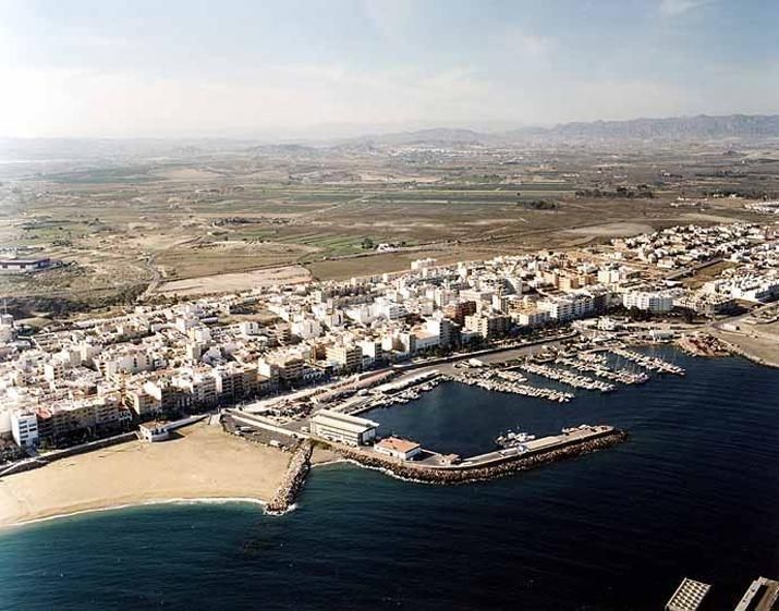 Foto 0aff2617-eac2-4dc4-9c88-57ec5eb31b2c. Pis amb aparcament a puerto de Garrucha Garrucha