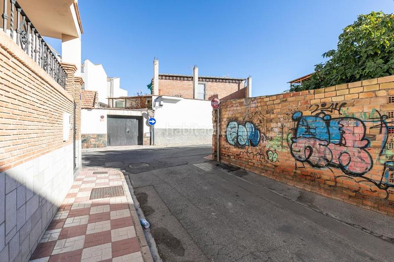 Foto 0b58a3d5-b70a-45ef-b50e-ea500af363ce. Casa gran oportunidad para invertir en el centro ! en Albolote