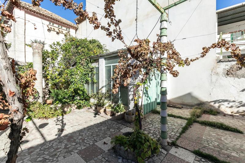 Foto 68dd2328-f65d-4a58-8496-6ecc905a445d. Casa gran oportunidad para invertir en el centro ! en Albolote