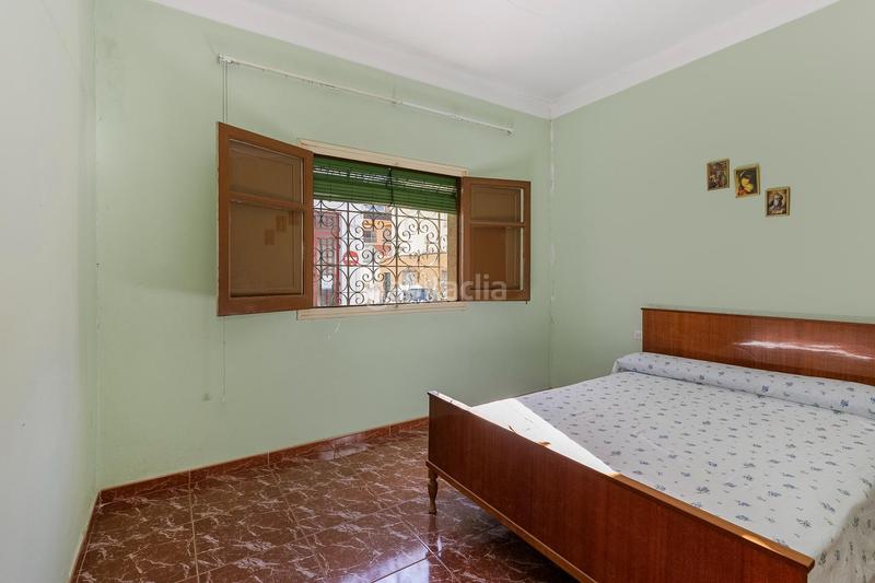 Foto 6b7c8b75-1b88-45c8-bd40-460391e8fec8. Casa gran oportunidad para invertir en el centro ! en Albolote